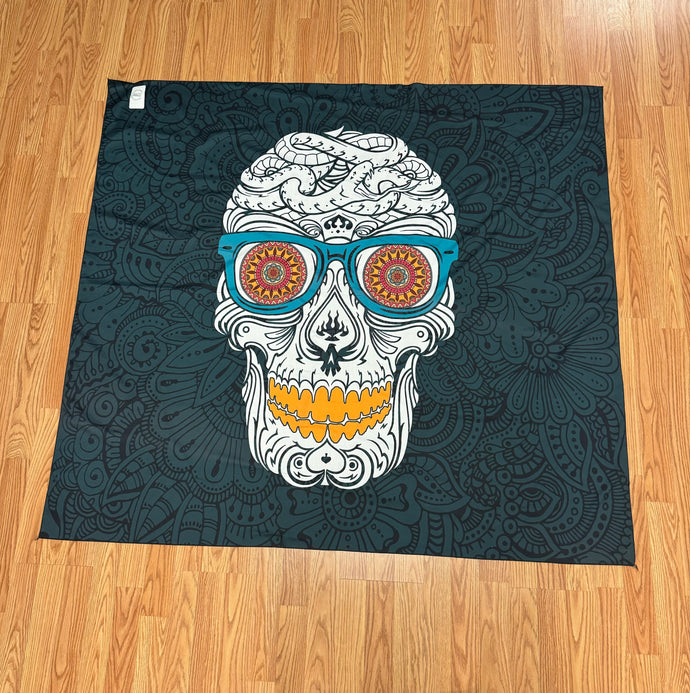 Retro Nerdy skull head Tapestry