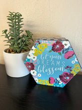 Load image into Gallery viewer, Floral Gift Box