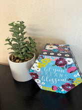 Load image into Gallery viewer, Floral Gift Box