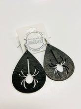 Load image into Gallery viewer, Halloween Black Spider Earrings